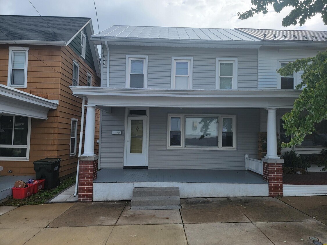 17 N 9th St, Akron, PA 17501 House Rental in Akron, PA
