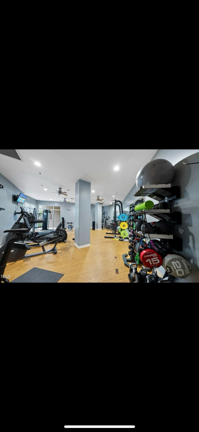 Foto del edificio - 222 Glenwood Ave