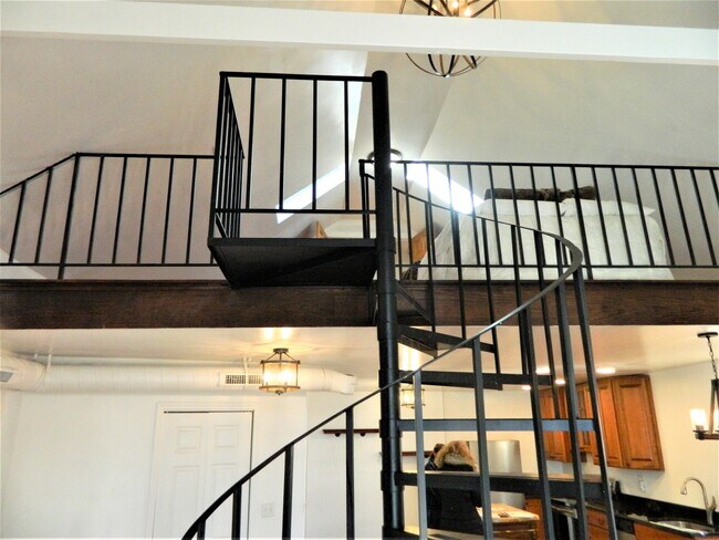 Building Photo - 2425 N Clybourn Ave