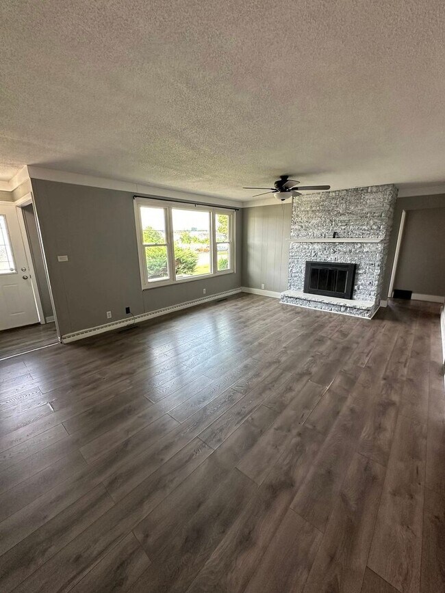 Foto del edificio - 3408 Maine St
