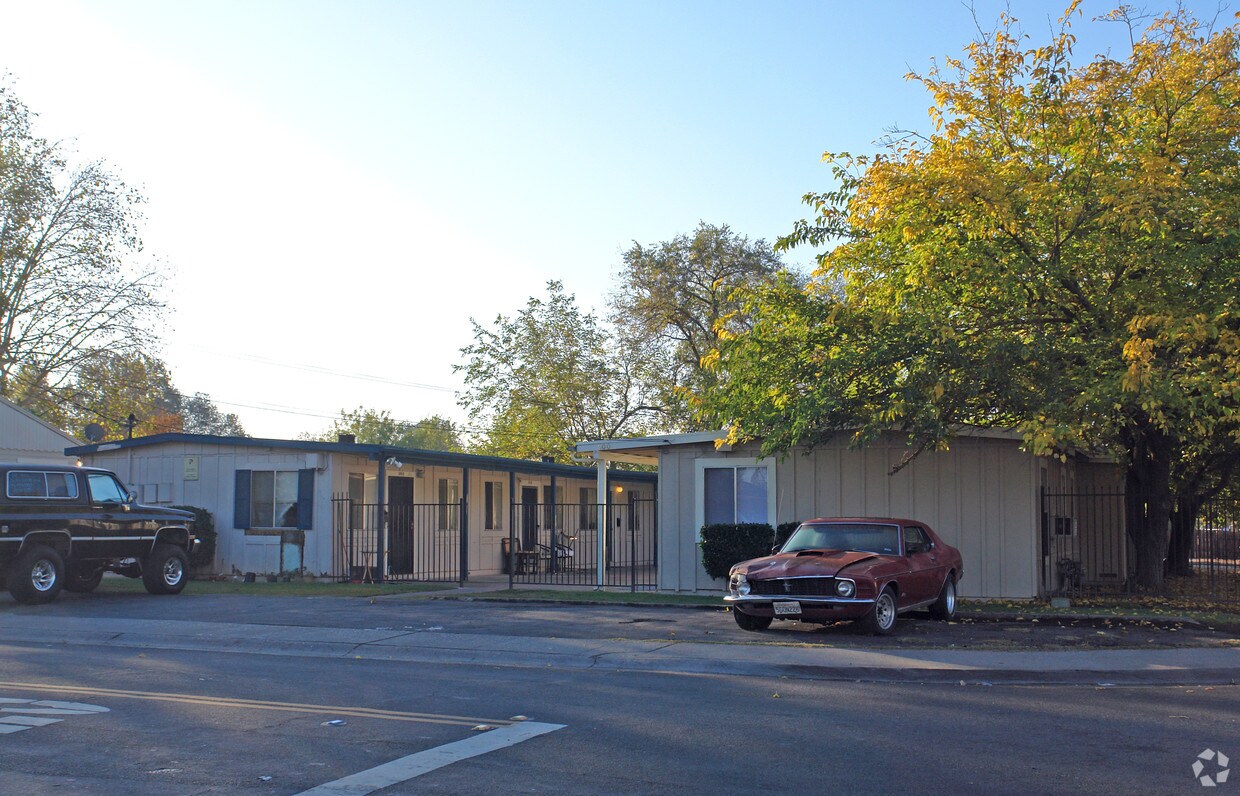 Primary Photo - 900 Sonoma Ave
