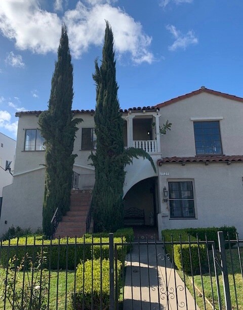 Building Photo - 1527 S Orange Grove Ave