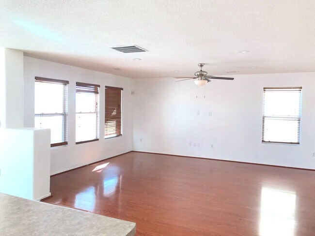 Foto del edificio - Spacious 4 bedroom Northern Meadows Home with Refriderated Air!