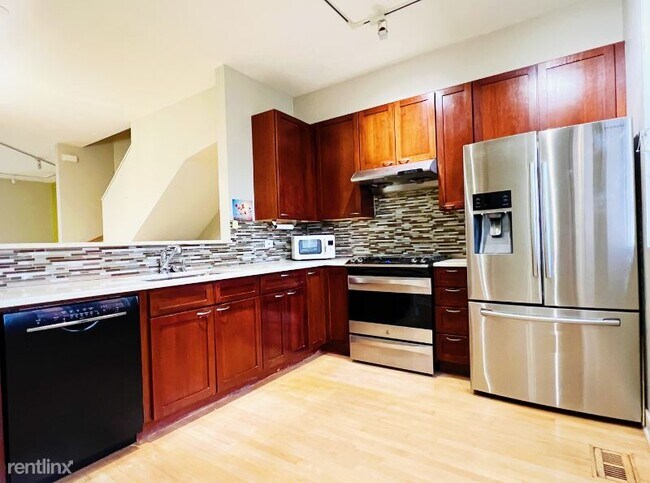 Building Photo - 3 br, 3 bath Townhome - 1254 W Cottage Pl