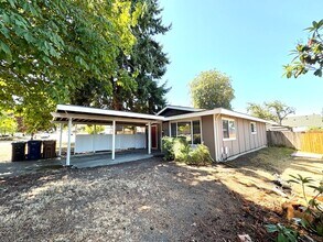 Building Photo - 3702 N Villard St