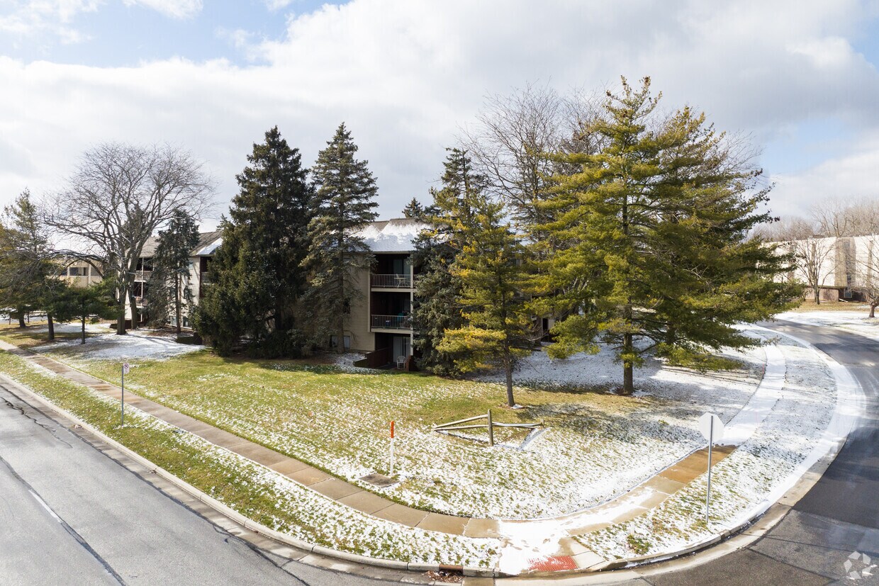 Primary Photo - 1840 Brownstone Blvd