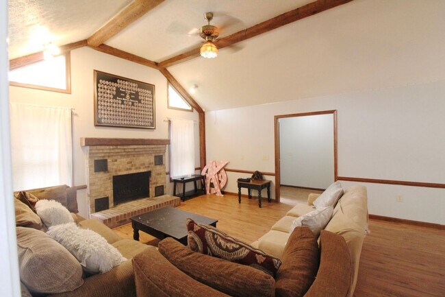 Foto del edificio - 706 Greenbriar Dr