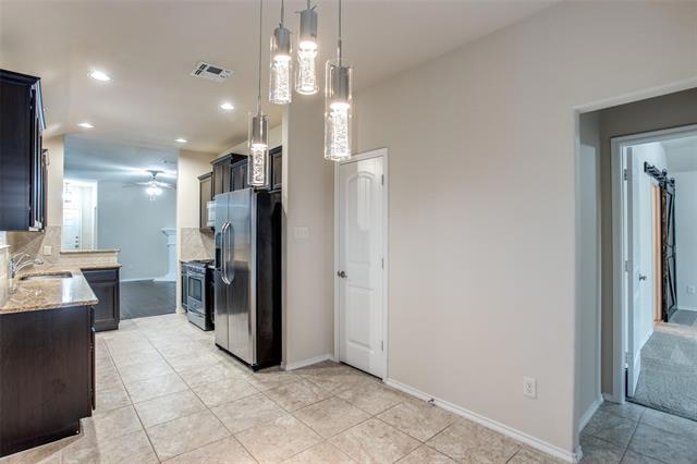 Building Photo - 233 Red Hawk Pl