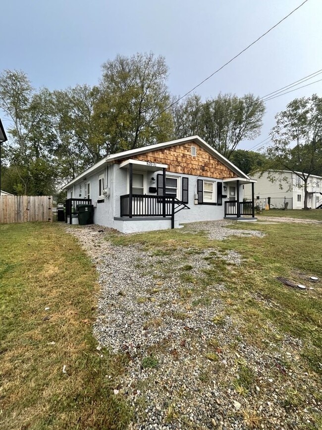 Building Photo - 1 Bd 1 Ba Duplex