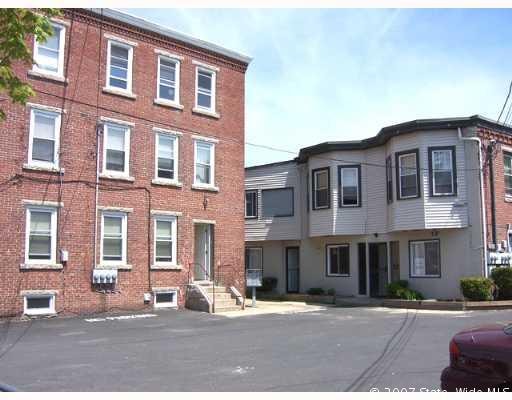 Building Photo - 1109 Charles St