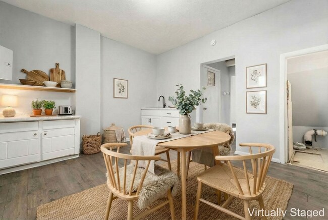 Foto del edificio - Freshly Updated Townhome Apartment!