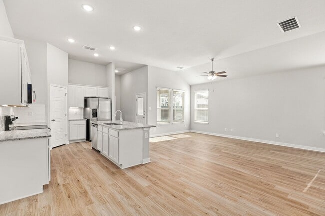 Building Photo - Luxury Duplex South of Austin
