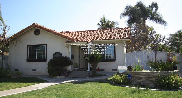 Primary Photo - Attractive 4 bedroom / 2 bathroom home wit...