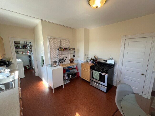 Building Photo - 51 Ibbetson St