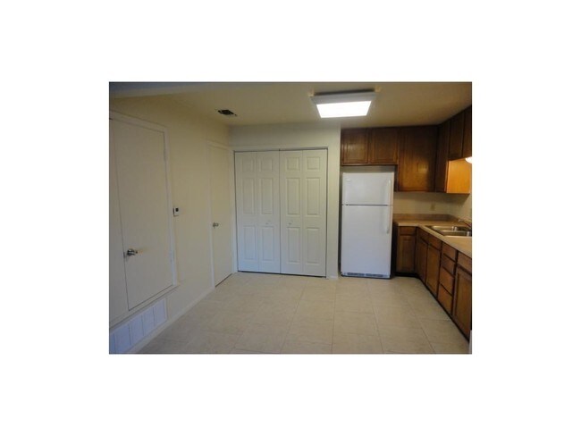 Building Photo - 212 W Val Verde Cir