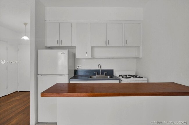 Building Photo - 9064 Collins Ave