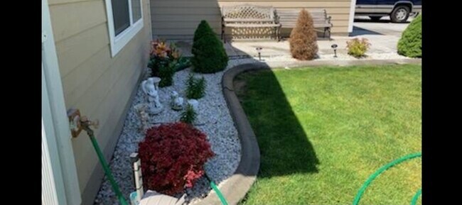 Building Photo - 1723 W 19th Ave