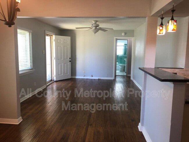 Foto del edificio - 3984 Park Ln