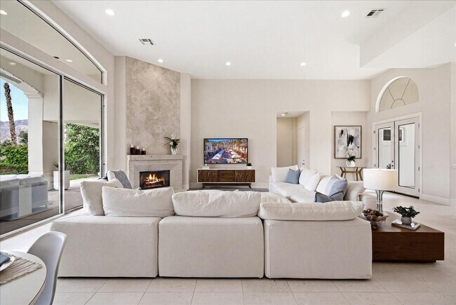 Foto del edificio - 78905 Mission Dr W