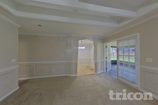 Building Photo - 4324 Queensway Dr