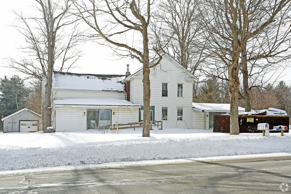 Building Photo - 5527 Lapeer Rd