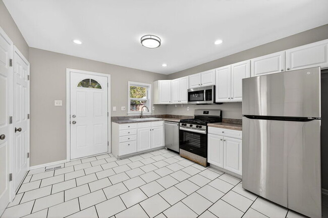 Building Photo - 8025 Waddell Ave