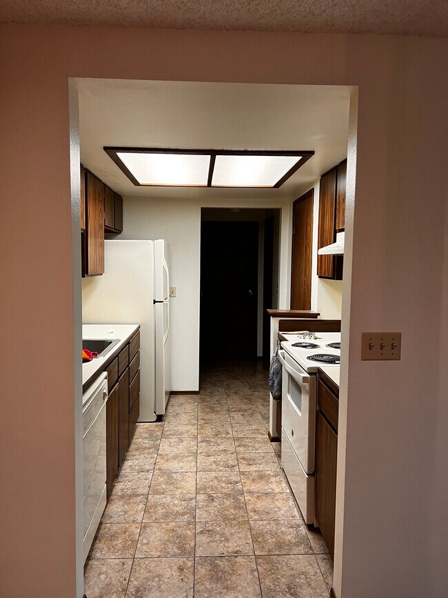 1st floor kitchen - 709 F Plz NE