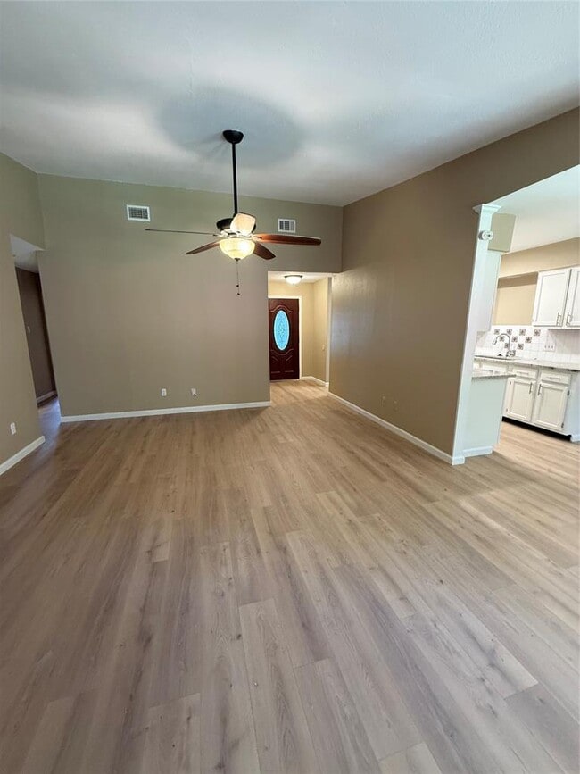 Building Photo - 2704 Crownspoint Dr