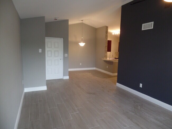 Foto del edificio - 2881 N Oakland Forest Dr
