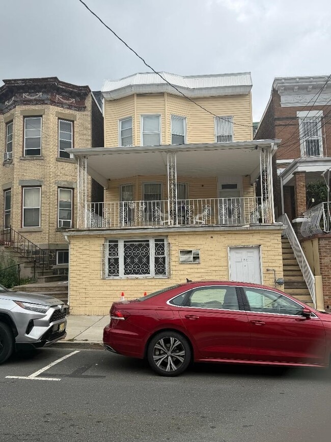 Building Photo - 320 65th St