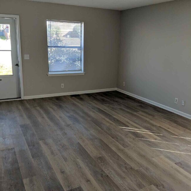 Building Photo - 3523 Magnum Dr