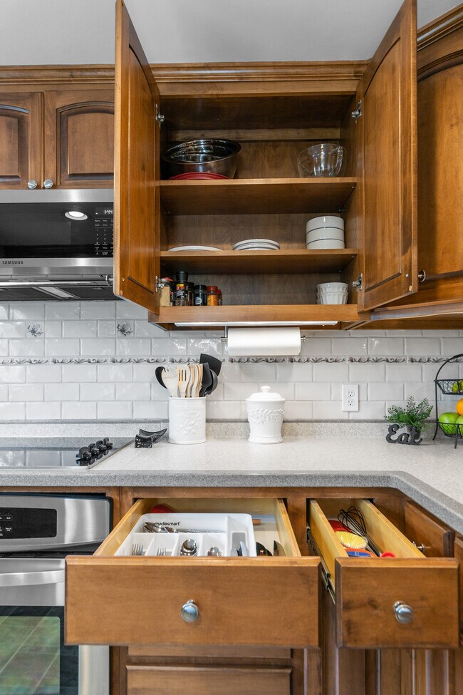 Foto del edificio - 302 E Wilson Ave