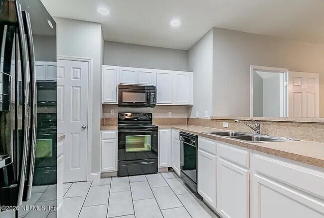 Building Photo - 5924 Bartram Village Dr