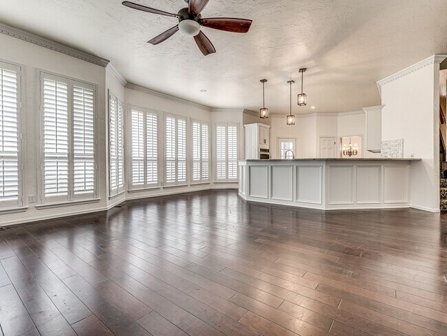 Foto del edificio - Spacious Home + East Edmond + 4 bedrooms