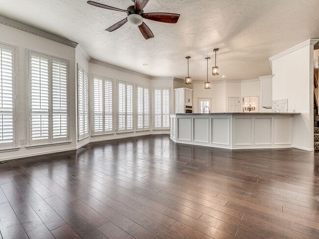 Building Photo - Spacious Home + East Edmond + 4 bedrooms + Fox Lake