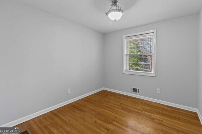 Building Photo - 2304 Capehart Cir NE