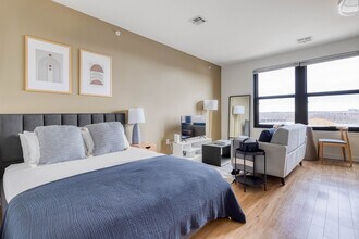 Building Photo - 333 Great River Rd