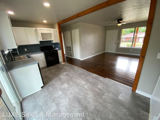 Foto del edificio - 3 br, 1 bath House - 1704 Waltz Way