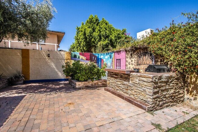 Foto del edificio - Central Corridor BEAUTIFUL HOME!!! Modern ...