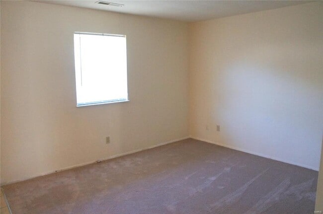 Building Photo - 205 Howard Dr