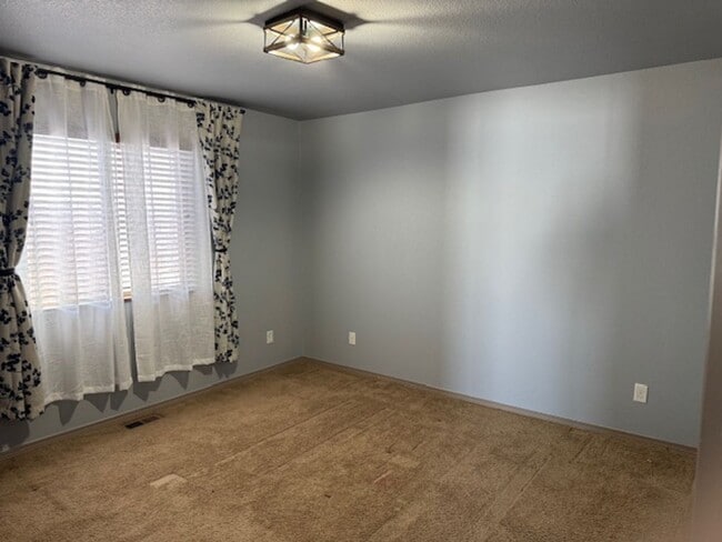 Foto del edificio - ALL PROSPECTIVE TENANTS MUST SUBMIT A $58 NON-REFUNDABLE APPLICATION FEE PER APPLICANT ONLINE AND...