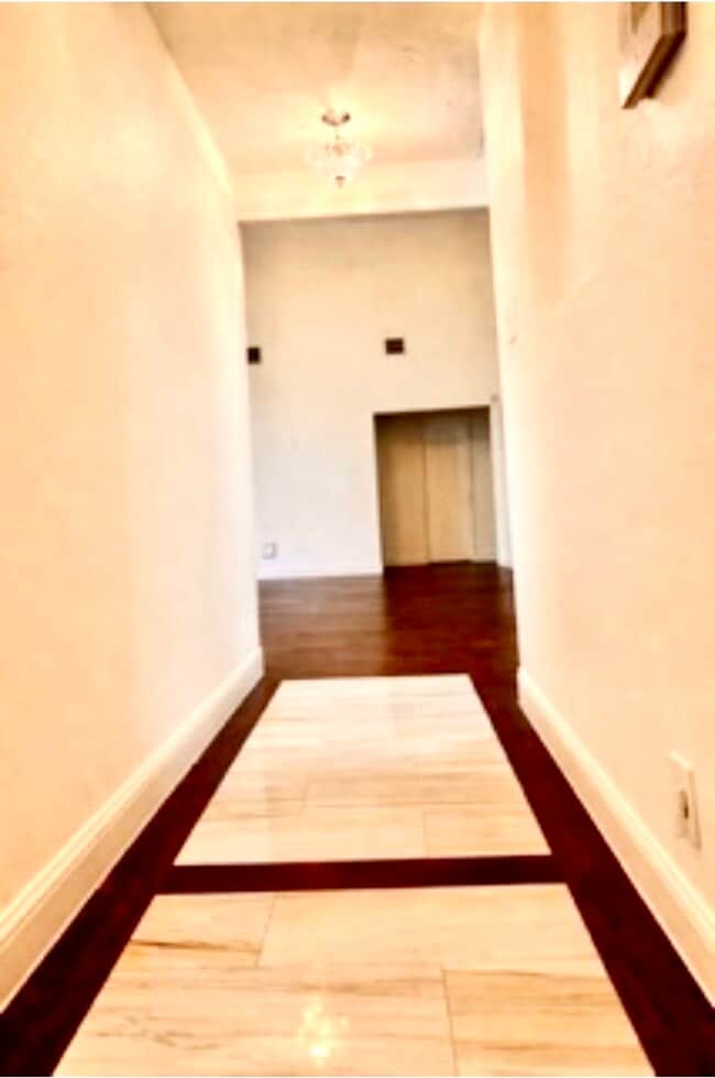 Building Photo - 23915 Floragate Dr