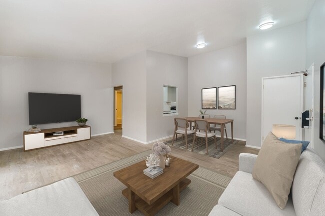 Interior Photo - Williamsburg Square Apartments