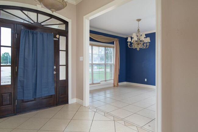 Building Photo - 6102 Coty Dr