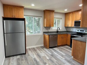 Building Photo - 675 Grand Fir Ave
