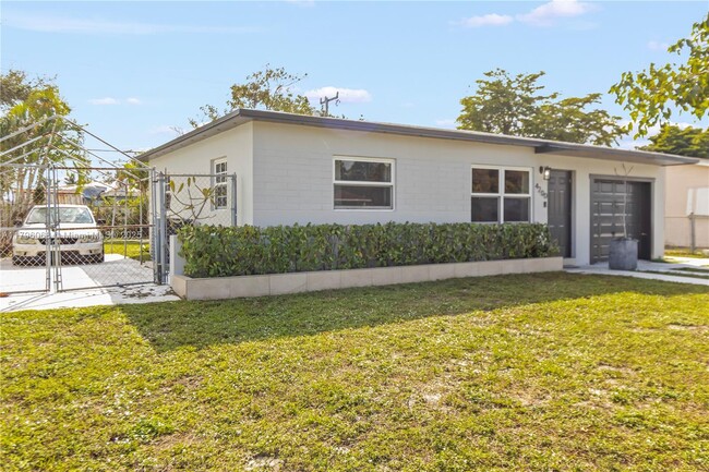 Building Photo - 4200 SW 38th St