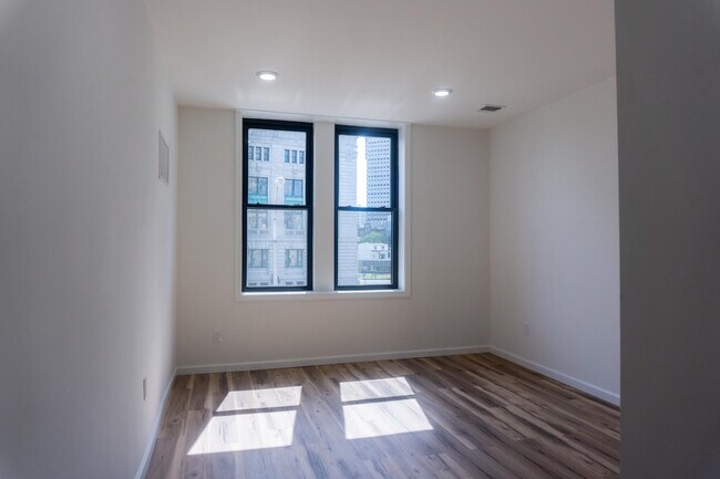Foto del edificio - 576 Newark Ave