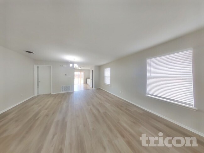 Foto del edificio - 2726 Candle Ridge Dr