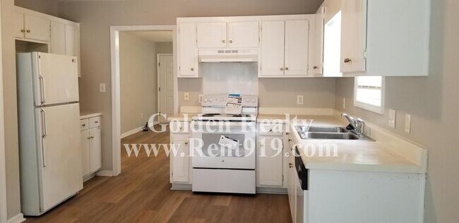 Building Photo - Move-in ready duplex in Zebulon!