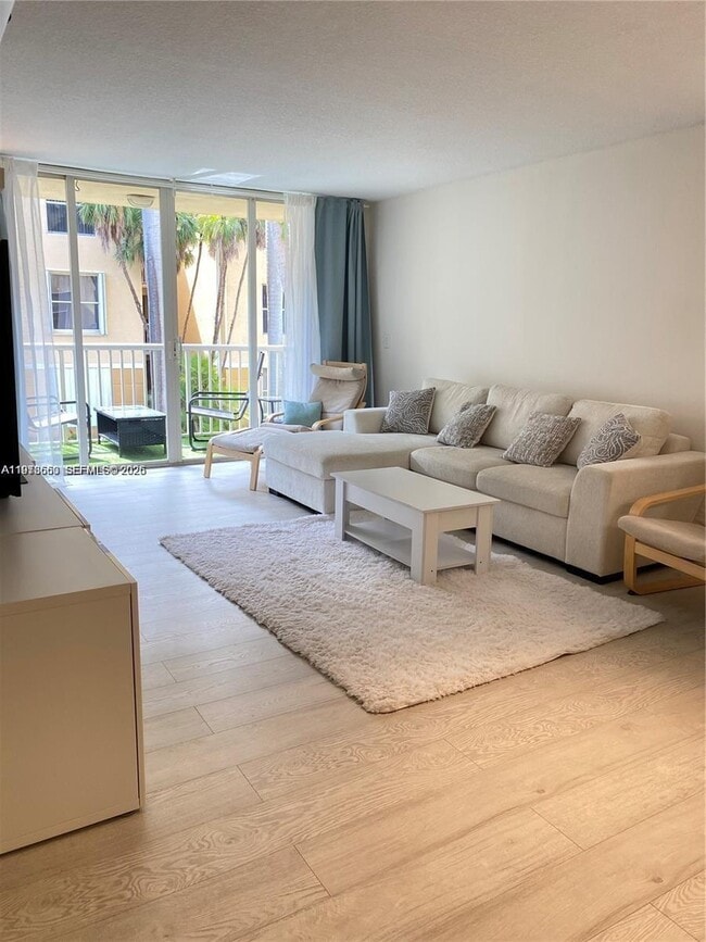 Foto del edificio - 1350 SE 3rd Ave